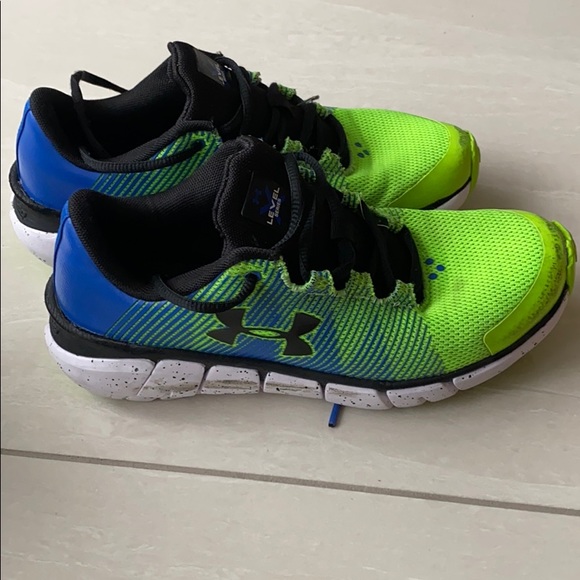 boys green running shoes